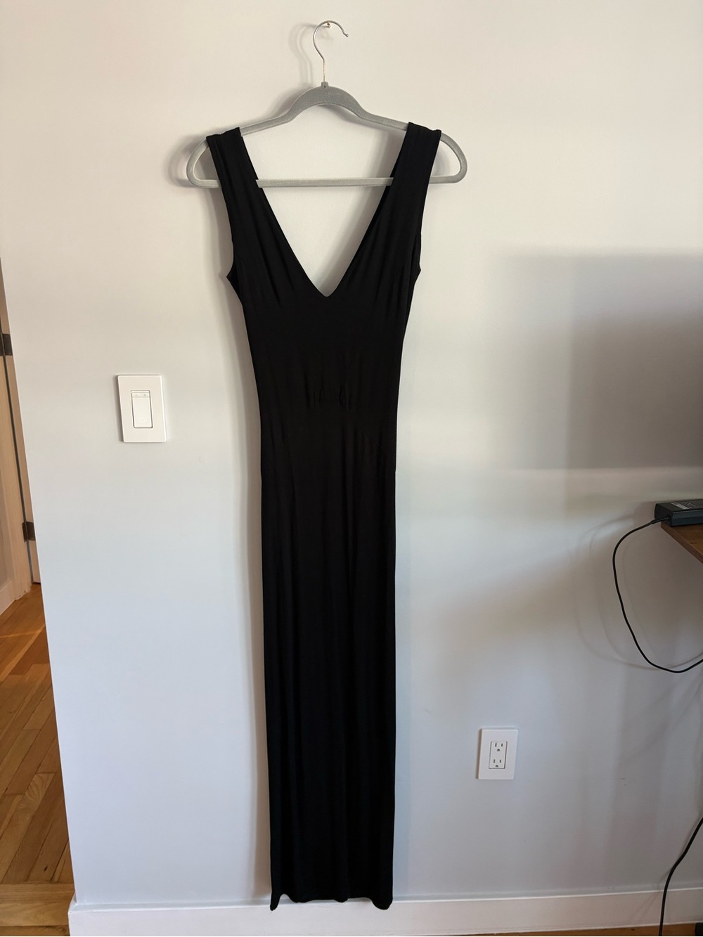 Women's Black Deep V-Neck Sleeveless Maxi Dress